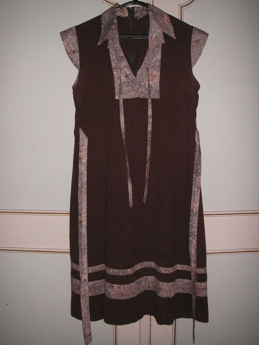 Vestido Verão com Aplicação e Alças e Vestido Castanho