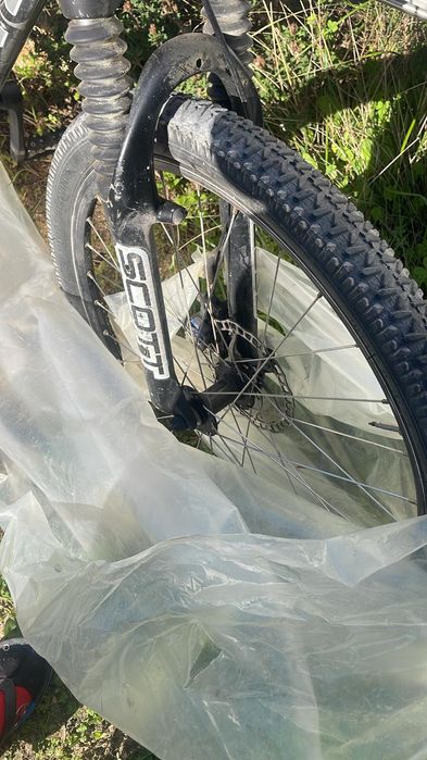 Bicicleta Scott YZ1 travões de disco e suspensão