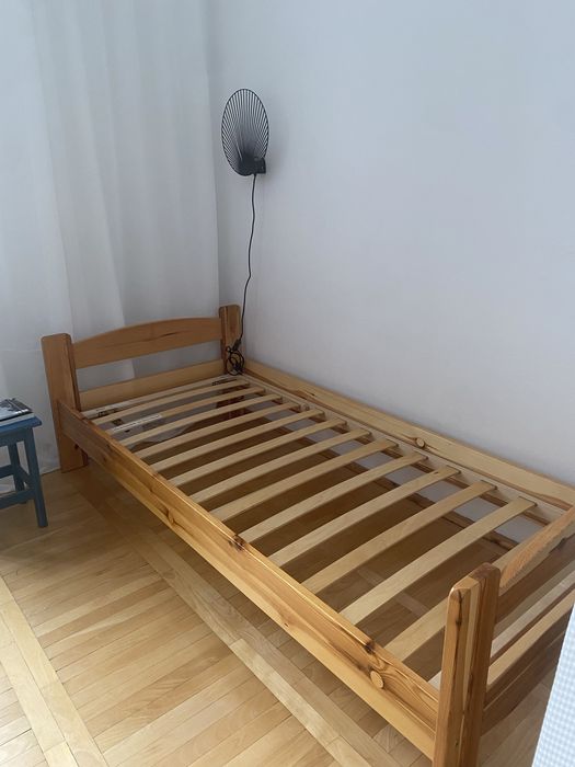 Solidne łóżko   90x200 cm lite drewno