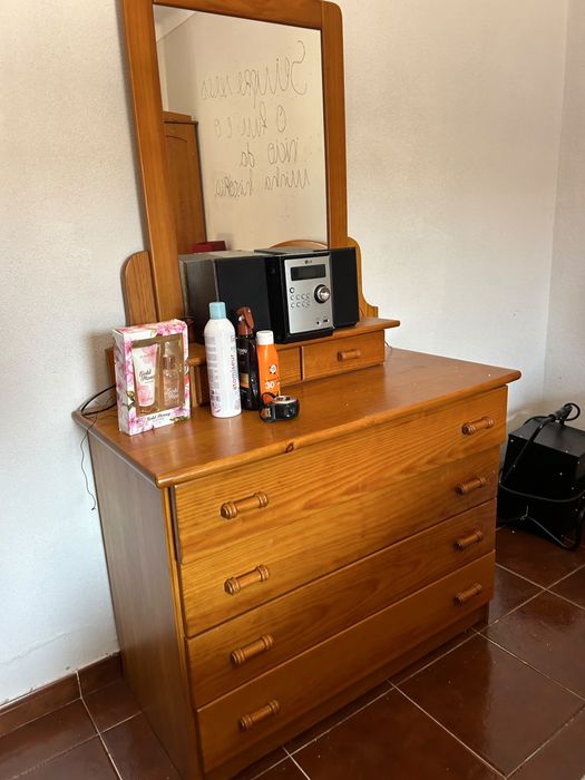 Movel com espelho de quarto