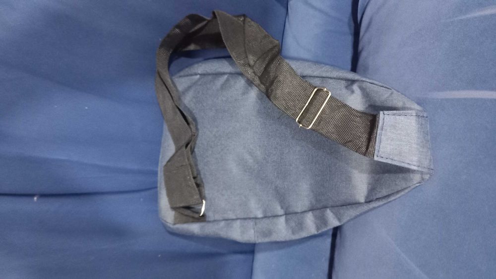 Mochila com entrada telemóvel