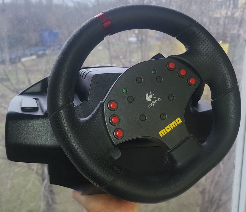 Игровой руль Logitech MOMO Racing (Force Feedback)