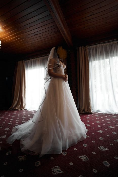 Весільна сукня