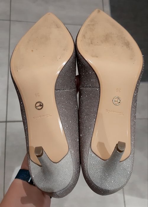 Błyszczące buty Tamaris 38/39 beżowo- srebrne