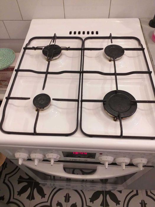 Kuchnia gazowo- elektryczna,  rezerwacja do lutego