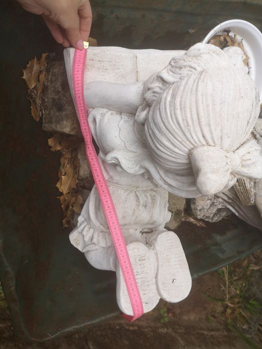 Duas estátuas de jardim