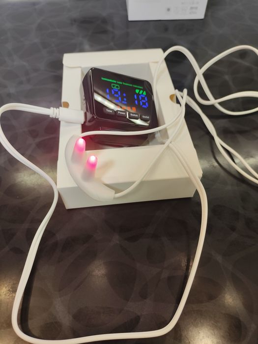 Лазерний терапевтичний наручний пристрій KTS   лікувальний апарат