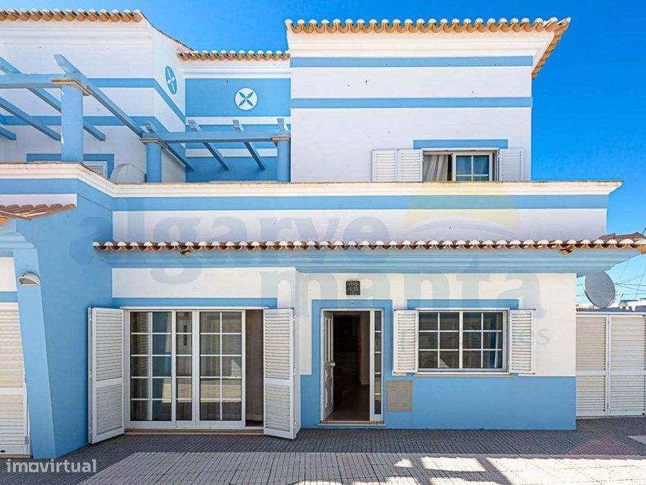 Moradia T2+1 - Condomínio com Piscina e Estacionamento em Manta Rota