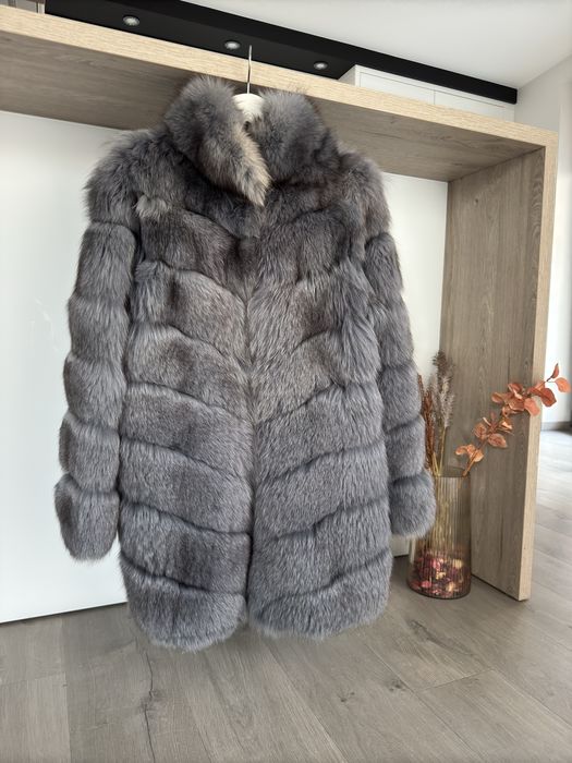 Szare futro z naturalnego lisa polarnego typu „transformer”