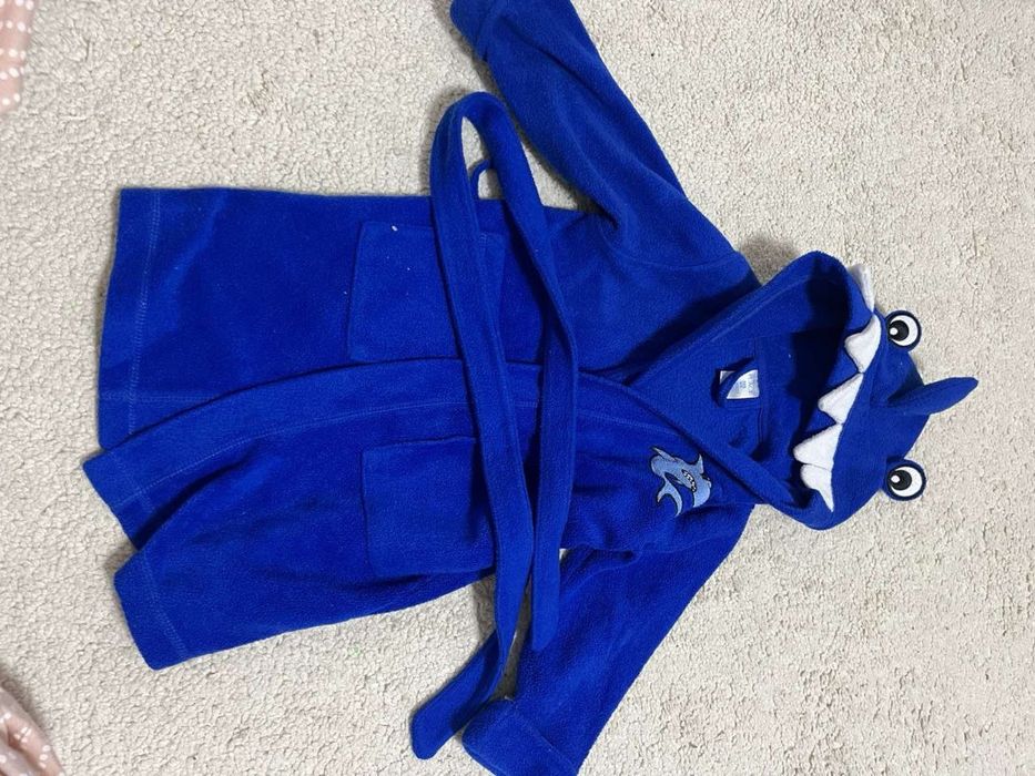 Дитячий халат синього кольору з капюшоном-акулкою 3-5 років