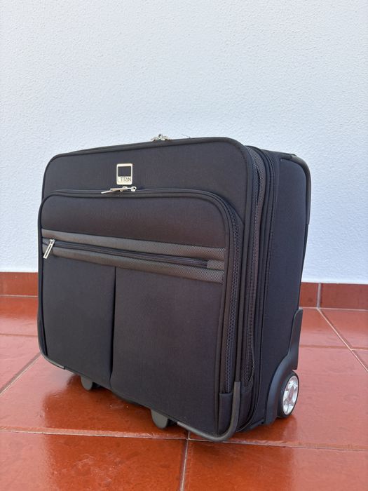 TITAN Trólei estilo piloto preto