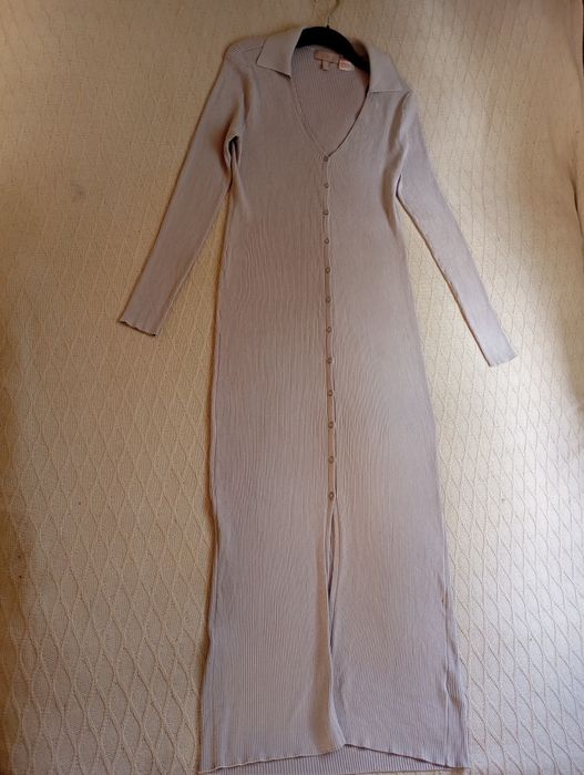 H&M M-XL długa sukienka midi w prążki szaro-beżowa z kołnierzem