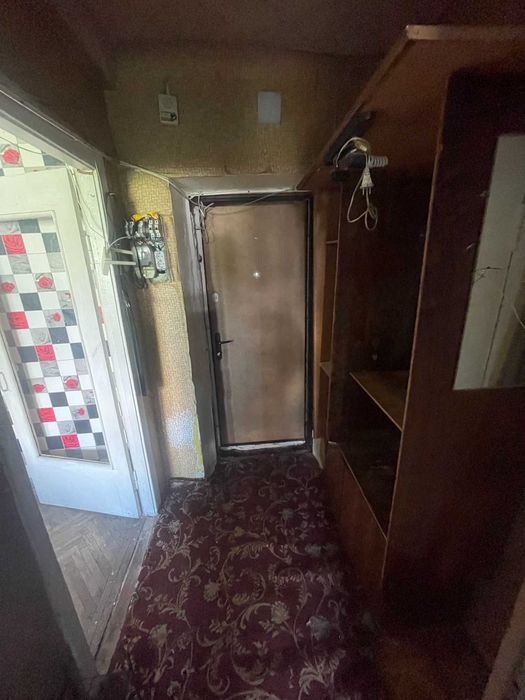 Продам 1к не гостінка Волинська 15