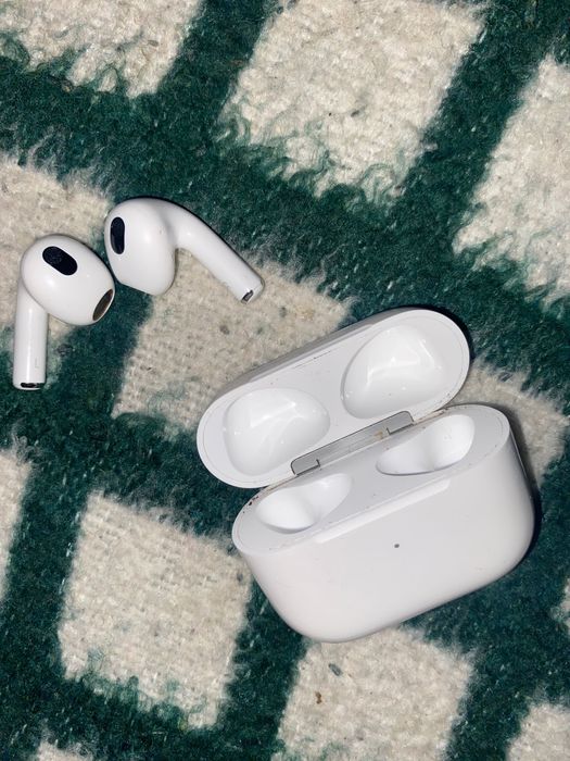 AirPods Model 2022 Apple64737978871299122