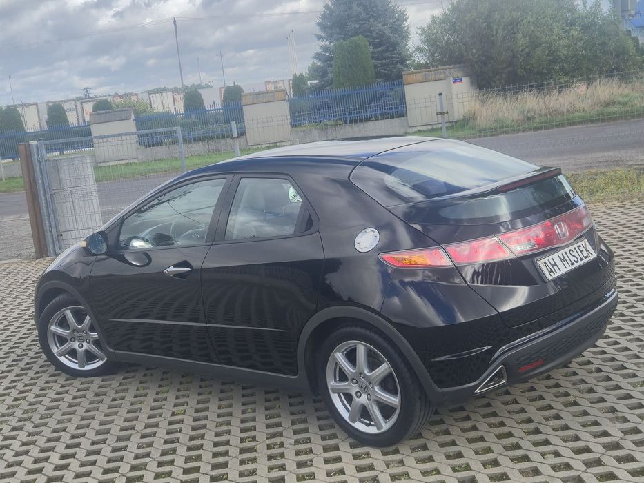 Honda Civic 1,8 140KM_Executive_bezwypadkowy_TOP