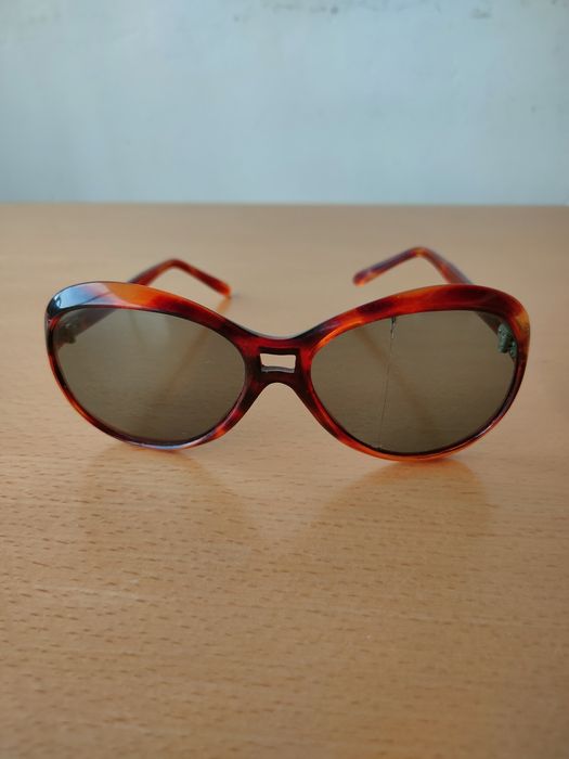 Conjunto de óculos de sol vintage.