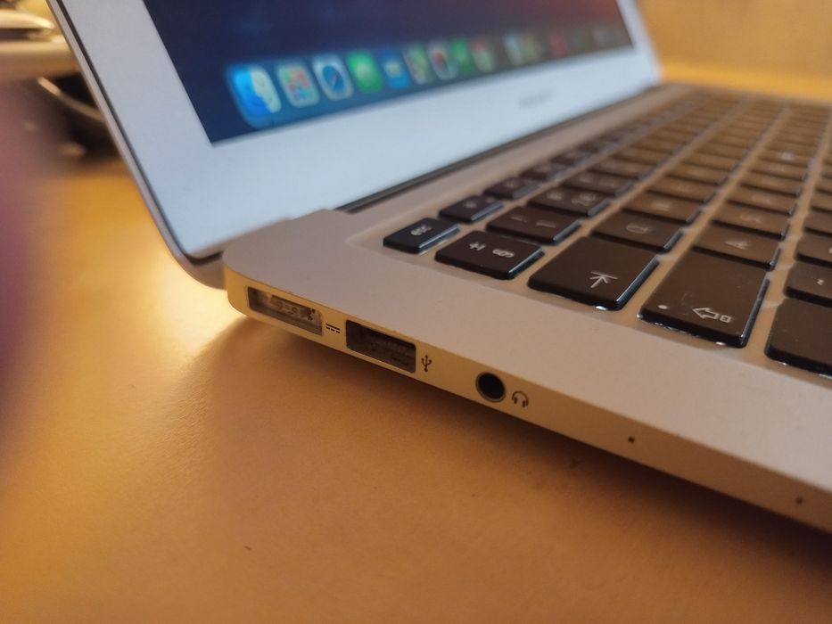 Portátil Apple MacBook Air 13 Intel i5 Disco SSD WiFi Bluetooth