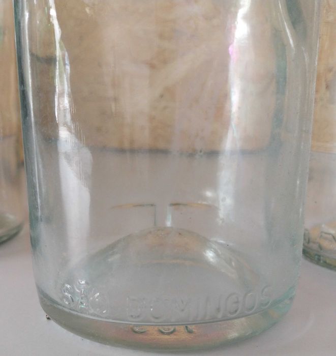 Garrafas de vidro antigas – transparentes