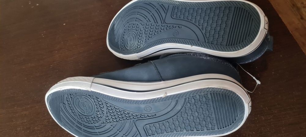 Nowe trampki rozmiar 37 Okaidi