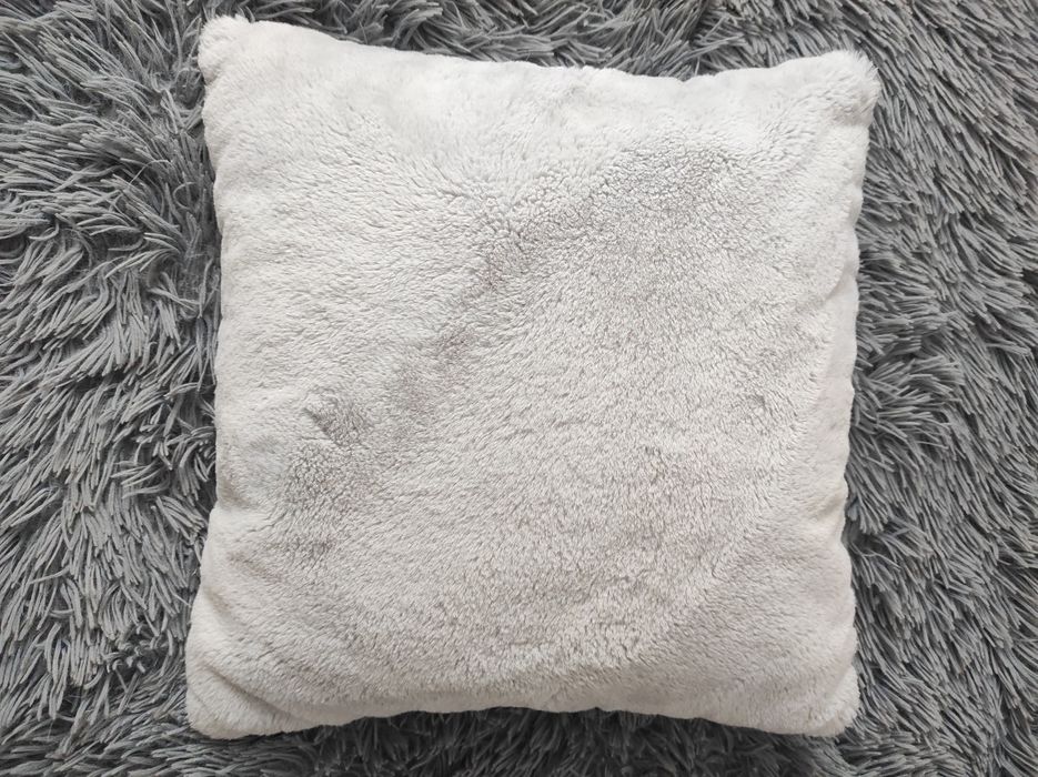 Poduszka szara pluszowa