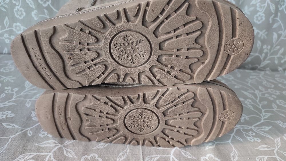 Черевики Уггі  39р.