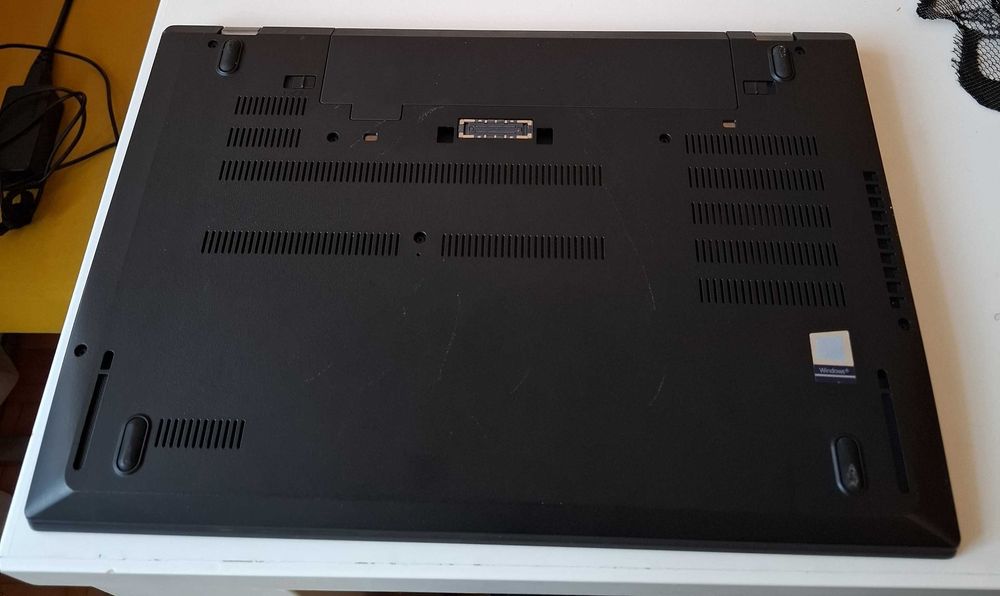 Ноутбук Lenovo T570 256 SSD, 8Gb RAM, SIM-карта привезений з Німеччини