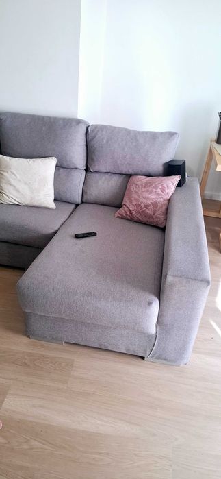 Vendo lindo sofá chaise long sem rasgos com baú de arrumação