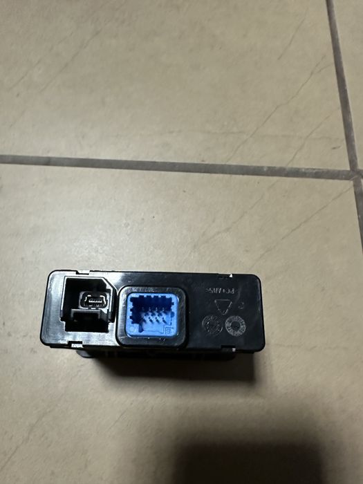 Moduł radia + wejscia USB MEGANE IV