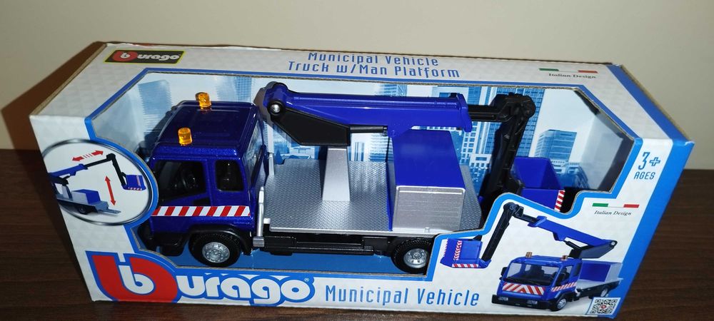 Bburago Municipal VEHICLES Truck W/MAN PLATFORM Burago.