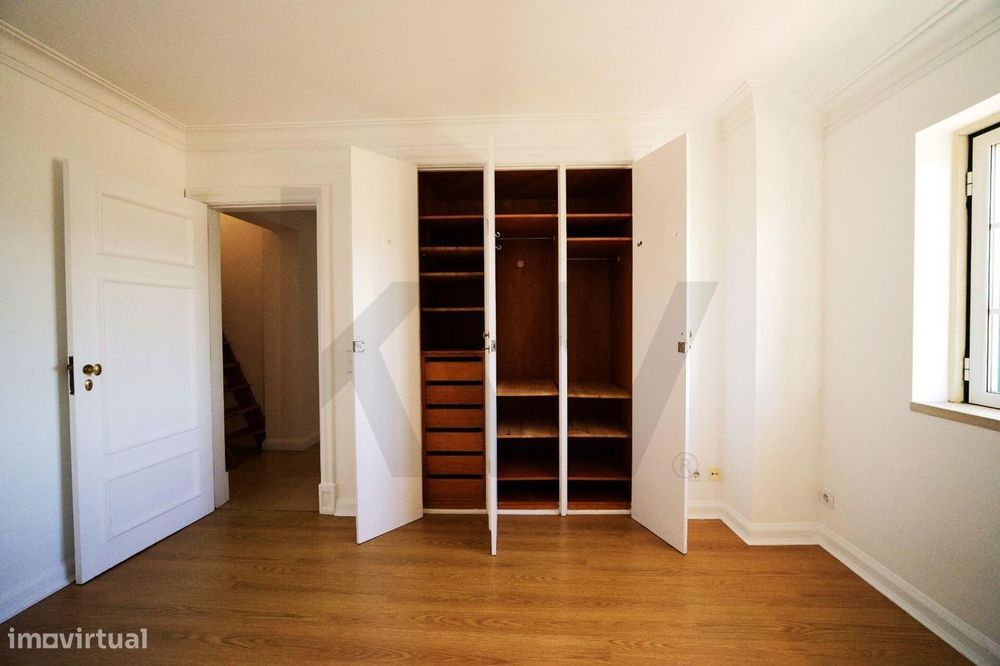Arrendo / Alugo | Apartamento T1+1 duplex com garagem | na Lapa, Lisbo