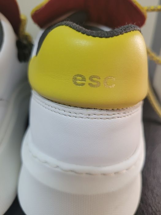 Sapatilhas brancas ESC