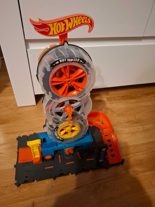 Hot wheels zestaw wyścigowy warsztat