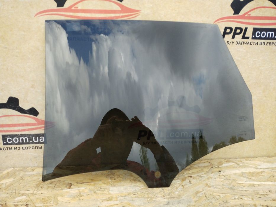 Porsche Macan 2014- стекло двери заднее правое 2014 год 95B845206A