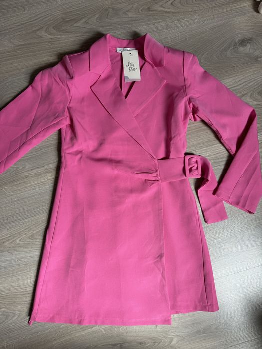 Różowa sukienka marynarka Renée M