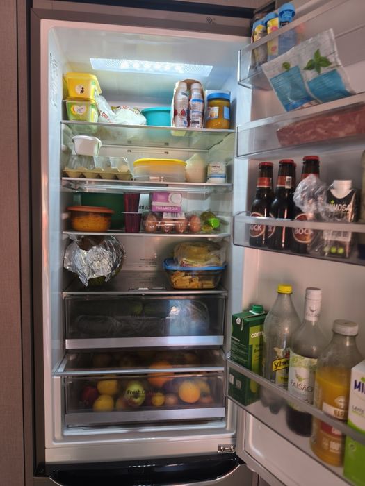 Frigorífico combinado LG inox com 200x60cm