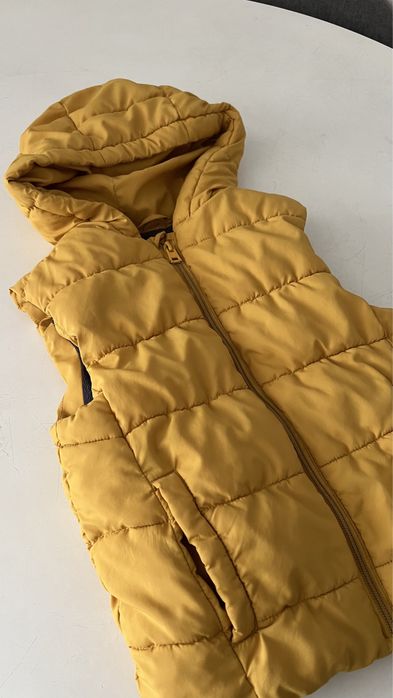Жилетка Zara 110 на флісі Безрукавка