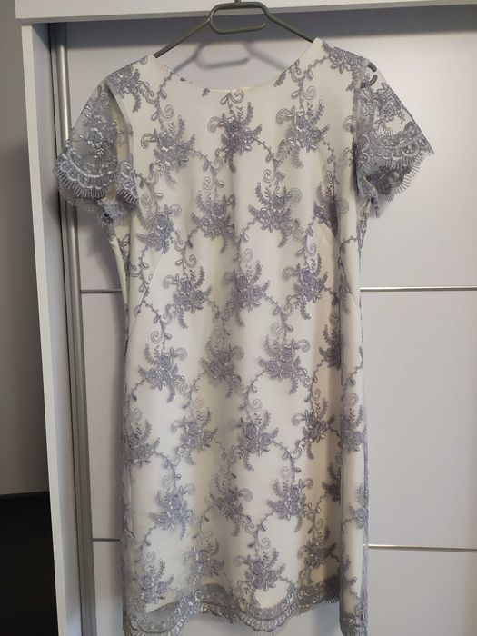 Sukienka damska z koronki.