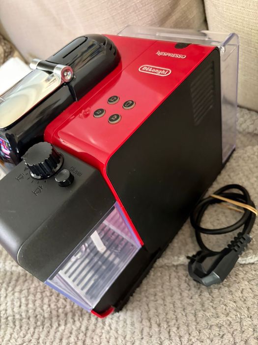 Maquina Delonghi Nespresso Latissima + Passion Red
