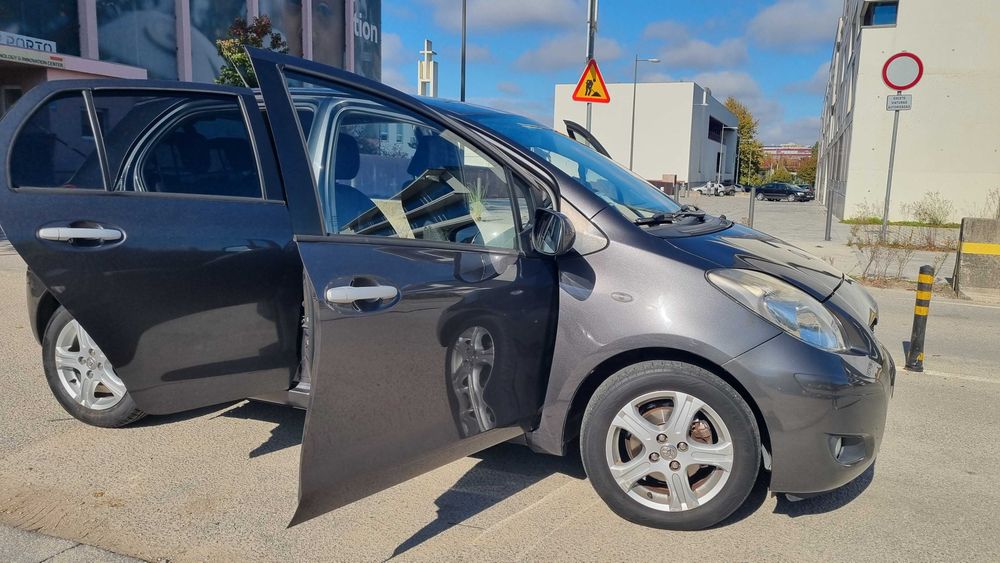 Toyota Yaris 2010 diesel em Ótimo estado