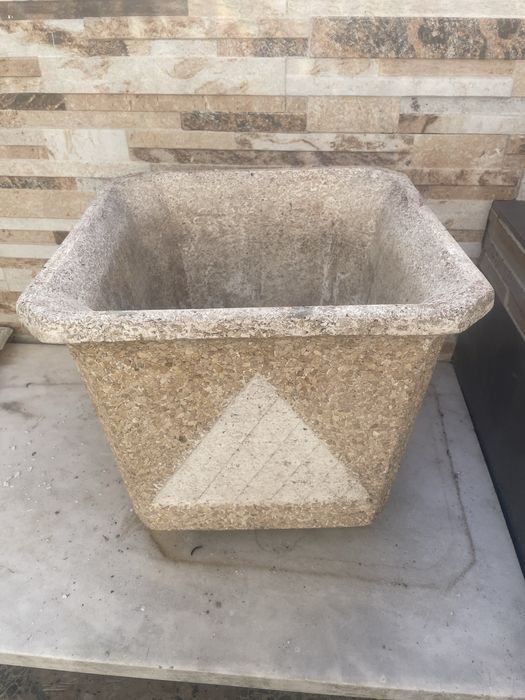 Vaso em pedra em bom estado