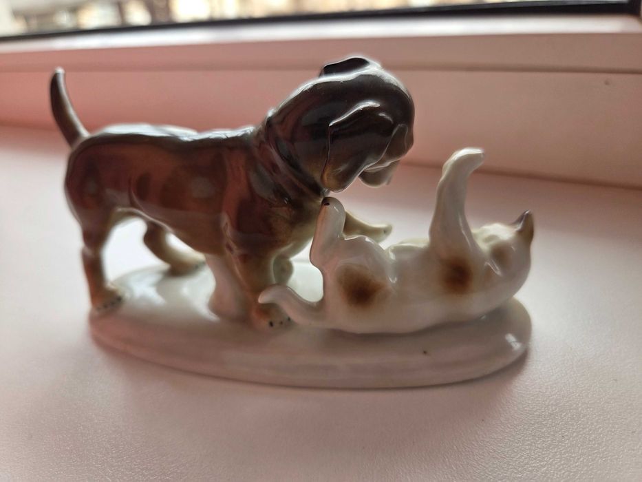 Порцелянова статуетка