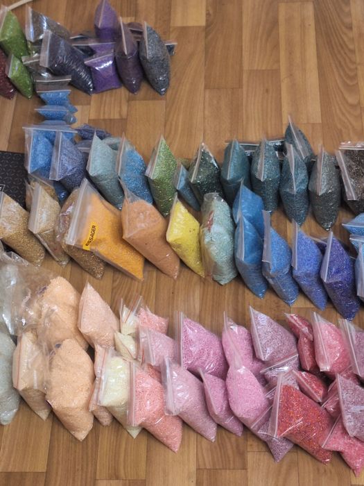 Продам бісер різного кольору