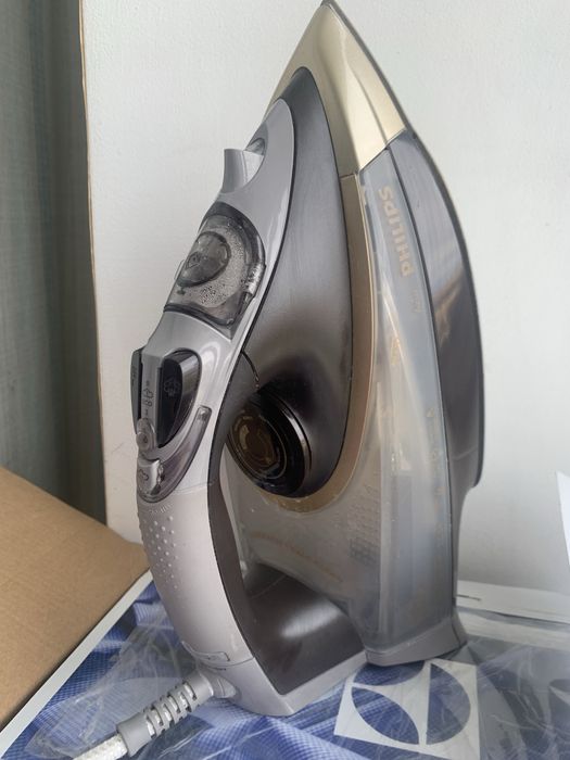 Праска Philips GC 4870