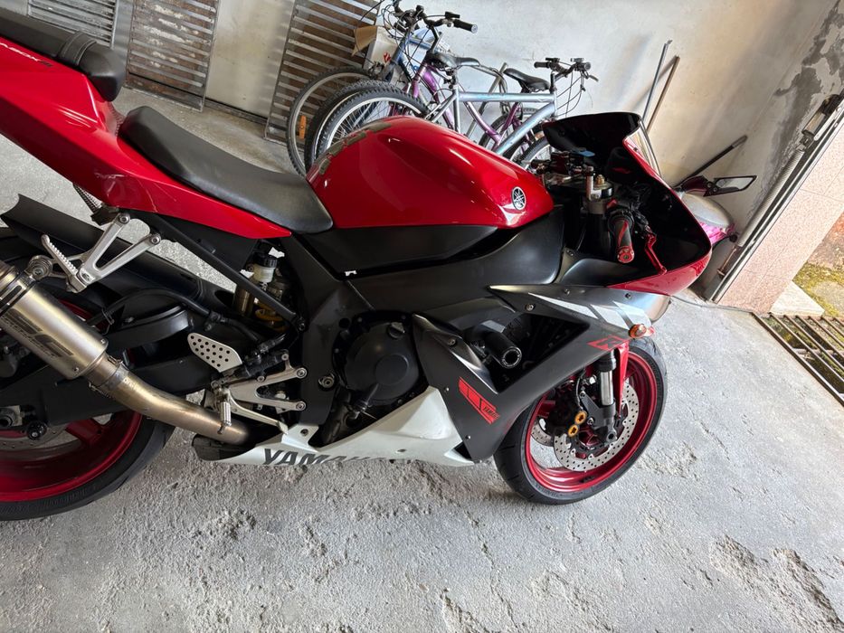 Yamaha R1 motas