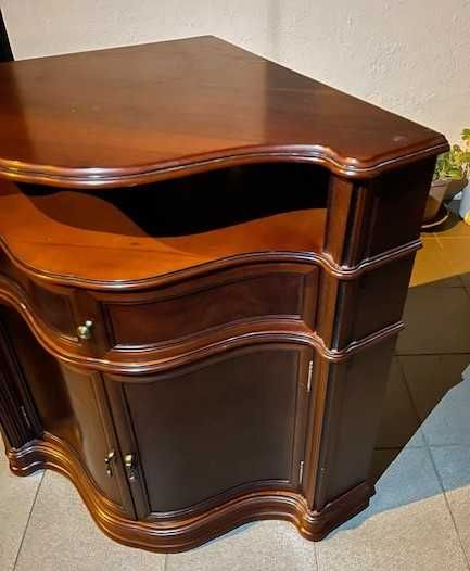 Móvel de canto em madeira, usado