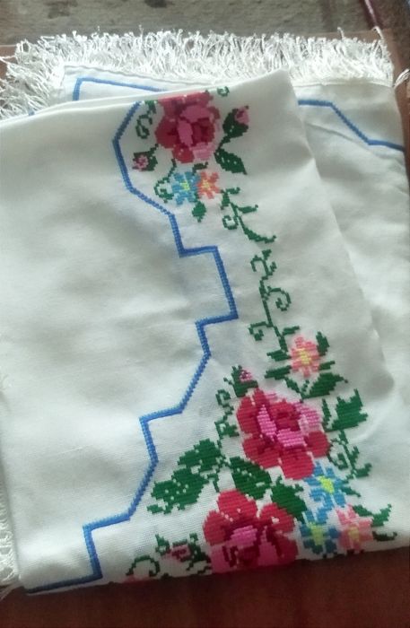 Скатертина вишита