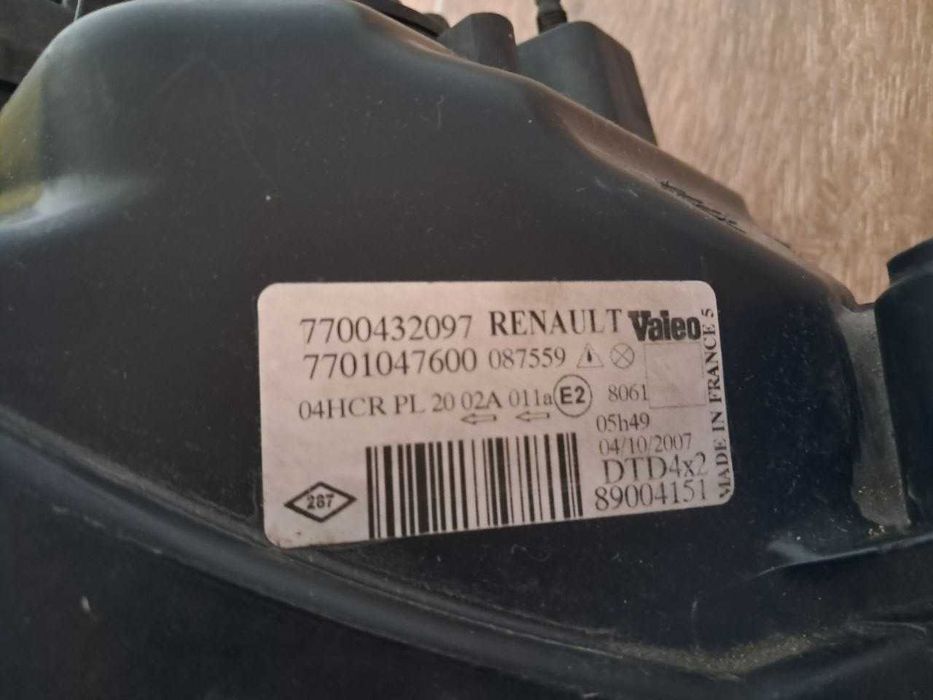 Farol direito da Valeo para uma Renault Scenic I Fase 2
