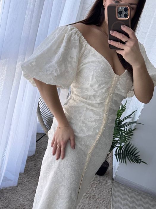 Молочна міді сукня NA-KD