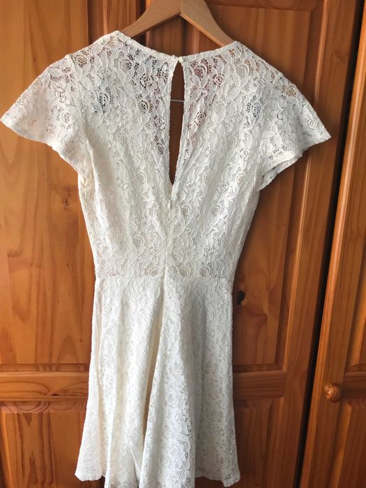 Vestido efeito renda curto S