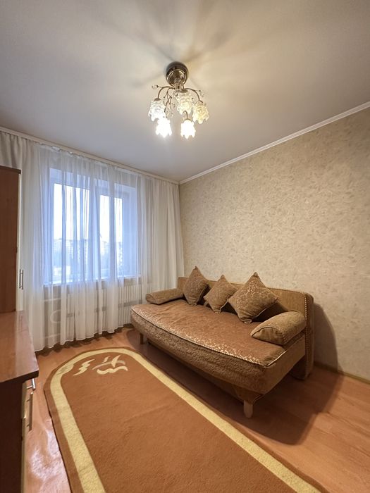Продаж трикімнатної квартири  з каремонтом , меблями та технікою
